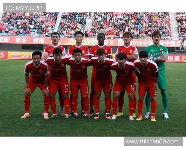 深圳网球队在欧锦赛积分榜上以89分稳居第一名展现强劲实力 深圳网球队在欧锦赛积分榜上以89分稳居第一名展现强劲实力